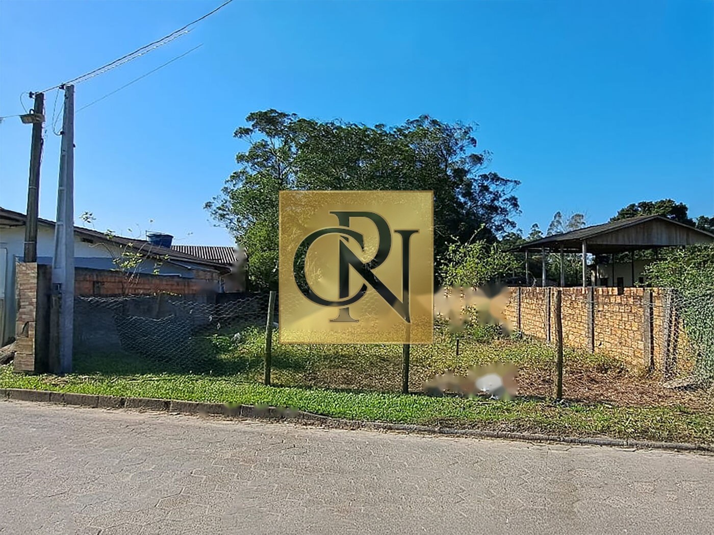 Terreno de 336m2 com Energia Instalada no Sambaqui